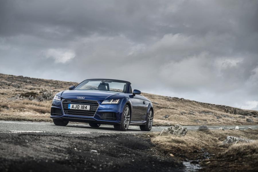  Audi TT Roadster 2.0 TDI Quattro S-Line (8S) 2017 года  (UK) (фото 1 из 13)